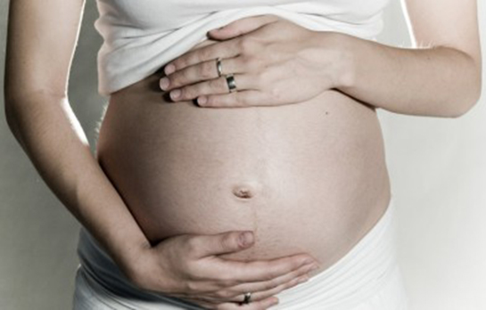 Gebelikte Koyu Sarı Akıntı Belirtileri ve Tedavisi