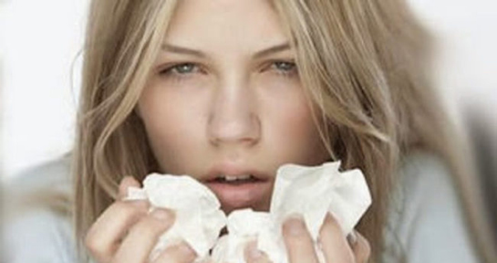 Geçmeyen Burun Akıntısı Belirtileri ve Tedavisi